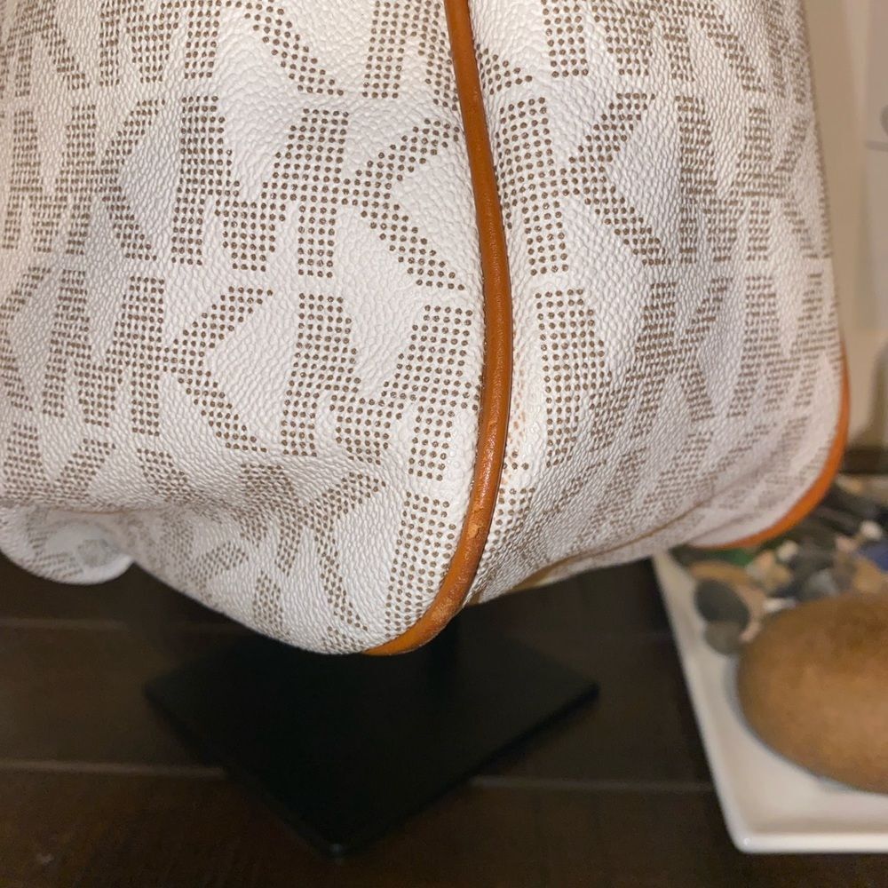 Michael Kors Signature MK Vanilla Acorn Fulton Chain Leather Tote - Picture 6 of 15